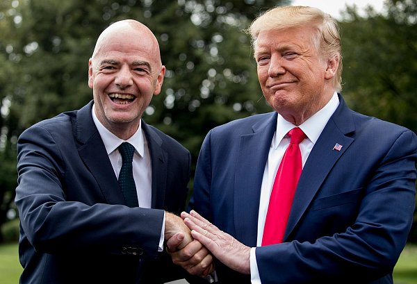 Infantino und Trump haben sich bereits mehrmals persönlich getroffen. - © Andrew Harnik/AP/dpa