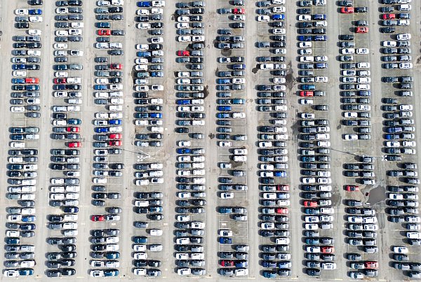 Die US-Zölle für die deutsche Autobranche sind nach dem Deal deutlich höher als vorher (Archivbild) - © Julian Stratenschulte/dpa