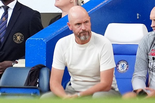 Leverkusens Trainer Erik ten Hag konnte mit der Leistung seiner Mannschaft im Test gegen den FC Chelsea nicht zufrieden sein. - © Adam Davy/PA/AP/dpa