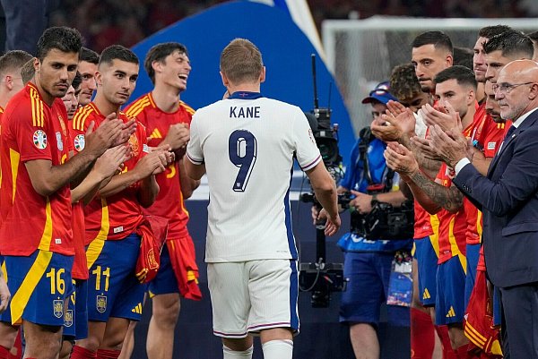 Kane und die Three Lions verloren ihr zweites EM-Finale in Folge. - © Martin Meissner/AP/dpa