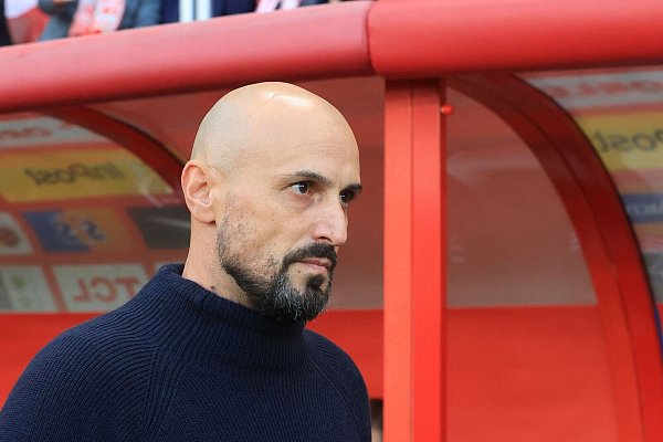 Nationaltrainer Antonio Di Salvo lobt den U21-Neuling. - © Marian Zubrzycki/PAP/dpa