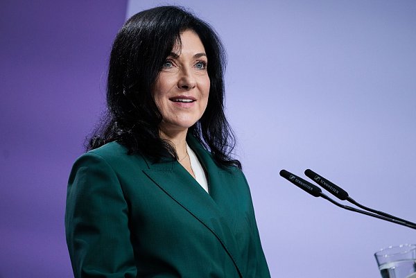 Die Ministerin ist seit Mai im Amt. - © Carsten Koall/dpa