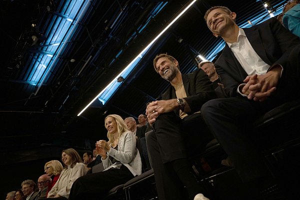 Jürgen Klopp zeigte sich gut gelaunt bei der Verleihung des Walther-Bensemann-Preises. - © Pia Bayer/dpa
