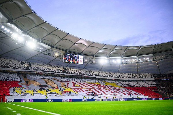 Große Kulisse: Für den VfB war es das erste Champions-League-Heimspiel seit Februar 2010. - © Tom Weller/dpa