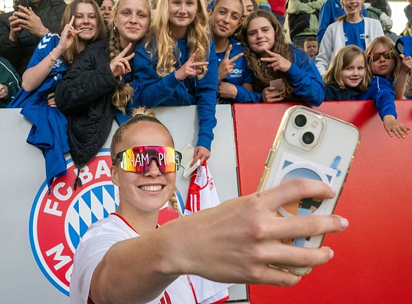 Steht bei Fans hoch im Kurs: Deutschlands «Fußballerin des Jahres» Giulia Gwinn. (Archivbild) - © Peter Kneffel/dpa