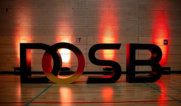 Der Deutsche Olympische Sportbund (DOSB) verfolgt weiter den Traum von Olympia. - © Laszlo Pinter/dpa