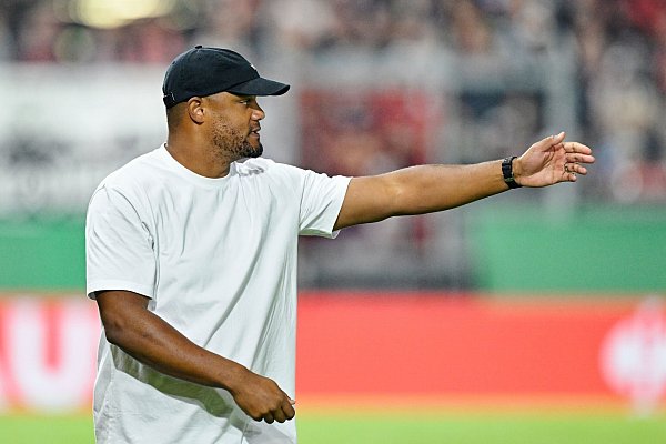Trainer Vincent Kompany war mit dem Pokal-Auftritt des FC Bayern in Wiesbaden nicht zufrieden. - © Uwe Anspach/dpa