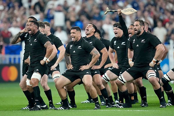 Rugbyspieler machten das Ritual weltberühmt. (Archivbild) - © Christophe Ena/AP/dpa