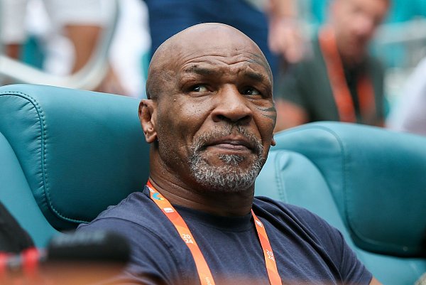 Mike Tyson gibt für einen Kampf gegen Influencer Jake Paul ein Box-Comeback. - © Debby Wong/ZUMA Press Wire/dpa