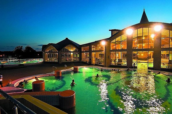 Im Thermalbad Bad Sárvár kann man sich verwöhnen und den oft stressigen Alltag hinter sich lassen.