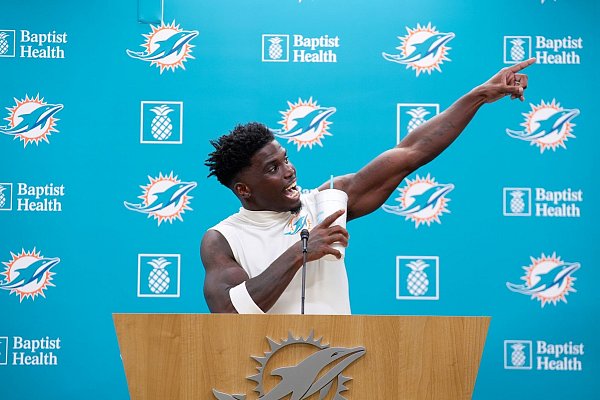 Tyreek Hill fordert die Entlassung eines Polizisten, der in seine Verkehrskontrolle verwickelt war. - © Rebecca Blackwell/AP/dpa