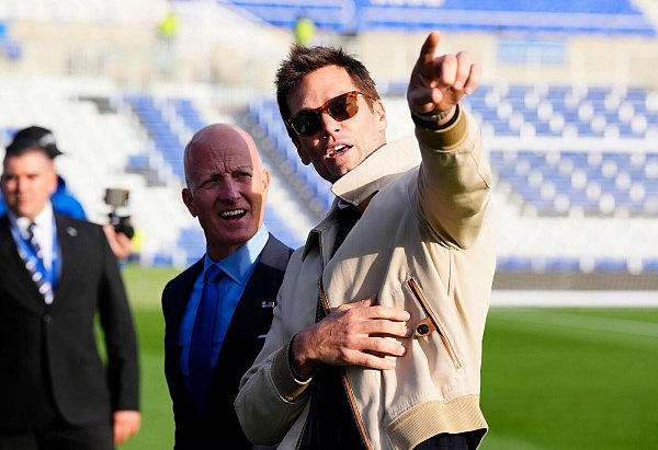 Tom Brady will mit dem Fußballclub Birmingham City hoch hinaus - © Nick Potts/PA/AP/dpa