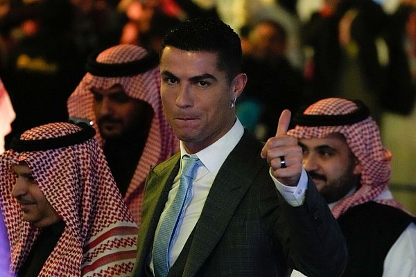 Cristiano Ronaldo wirbt unermüdlich für Fußball in Saudi-Arabien - © Amr Nabil/AP/dpa