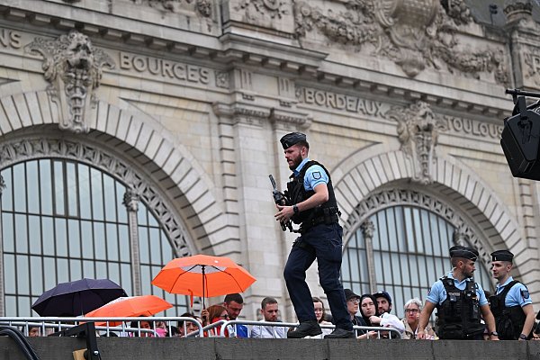 Rund 45.000 Sicherheitskräfte waren bei der Eröffnungsfeier im Einsatz. - © Marijan Murat/dpa