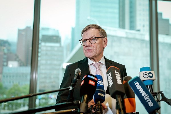 Außenminister Johann Wadephul (CDU) äußert sich am Rande der UN-Vollversammlung in New York vor Journalisten. - © Kay Nietfeld/dpa