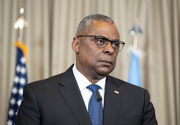 US-Verteidigunsminister Lloyd Austin: «Die Geschichte schaut auf uns.» - © Boris Roessler/dpa