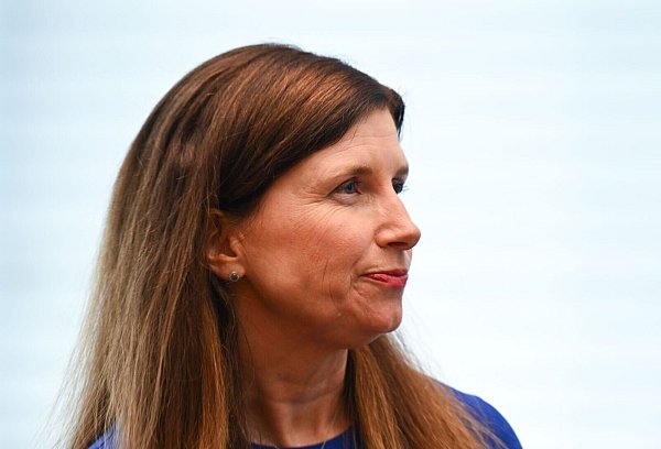 Commerzbank-Chefin Bettina Orlopp will die Eigenständigkeit des Frankfurter Dax-Konzerns verteidigen. (Archivbild) - © Arne Dedert/dpa