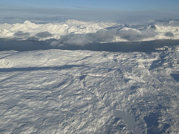 Eine verschneite Landschaft nahe Nuuk. - © Steffen Trumpf/dpa