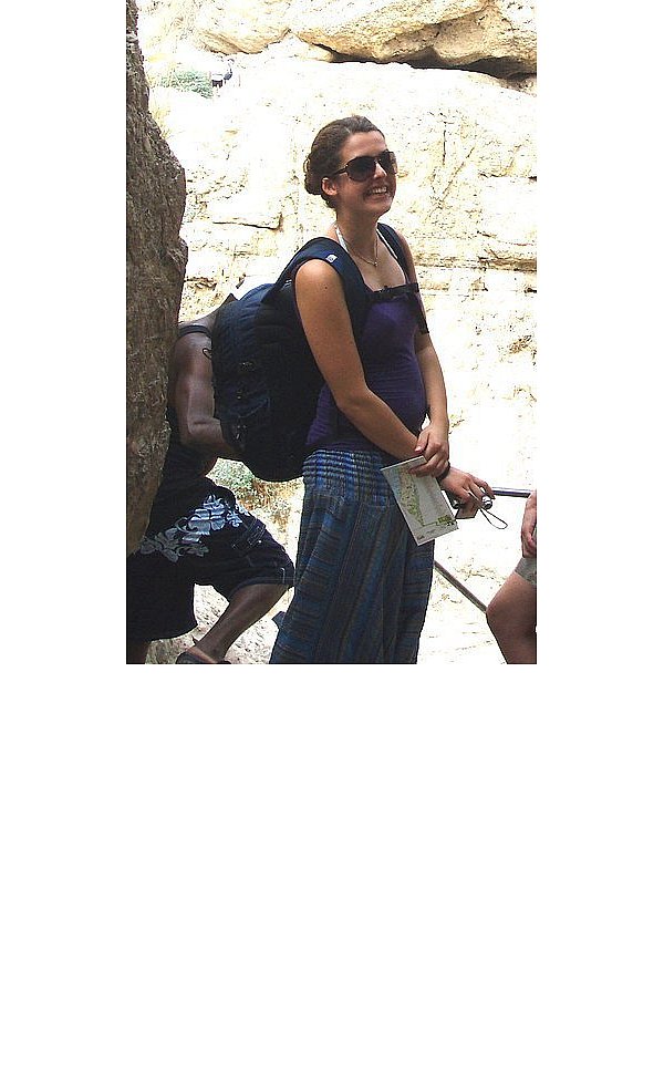 Verena Lischka im Wadi David Nationalpark amToten Meer. - © FOTO: PRIVAT