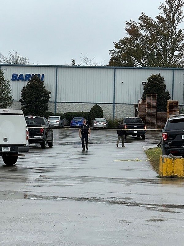 Einsatzkräfte des Cleveland Police Departments ermittelten auf dem Firmengelände. - © -/Cleveland Police Department/dpa