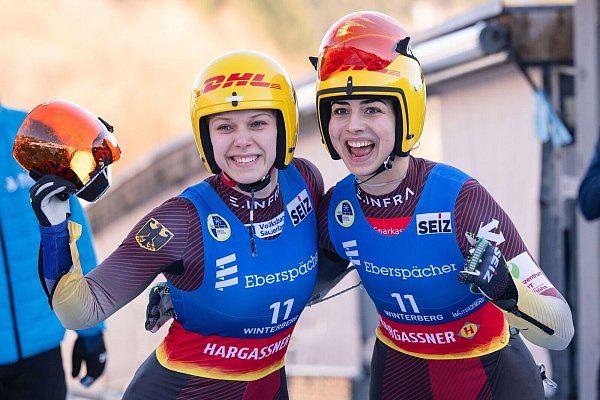 EM-Zweite:Jessica Degenhardt (r) und Cheyenne Rosenthal jubeln. - © Marius Becker/dpa