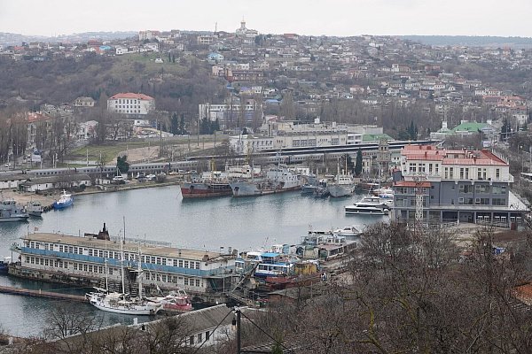 Auch über der Hafenstadt Sewastopol wurde Luftalarm ausgelöst. - © Ulf Mauder/dpa