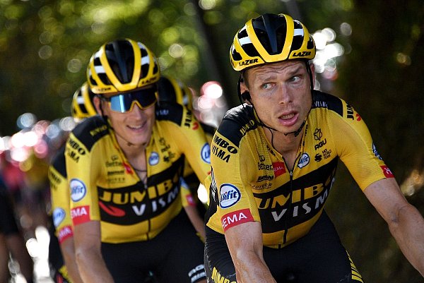 Robert Gesink (l) fuhr mit Tony Martin in einer Mannschaft. - © Anne-Christine Poujoulat/AFP/dpa