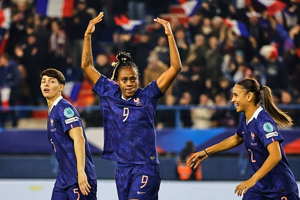 Melvine Malard erzielt das frühe 1:0 gegen Deutschland - © Jeremias Gonzalez/AP/dpa