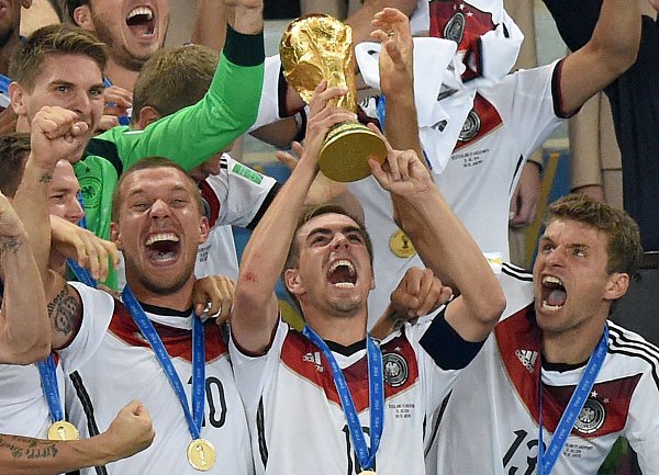 Bei der WM 2014 führte Lahm die Nationalmannschaft als Kapitän zum Titel. (Archivbild) - © Marcus Brandt/dpa