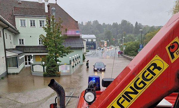 In Niederösterreich sind mehrere Gemeinden zum Katastrophengebiet erklärt worden. - © Doku-Nö/APA/dpa
