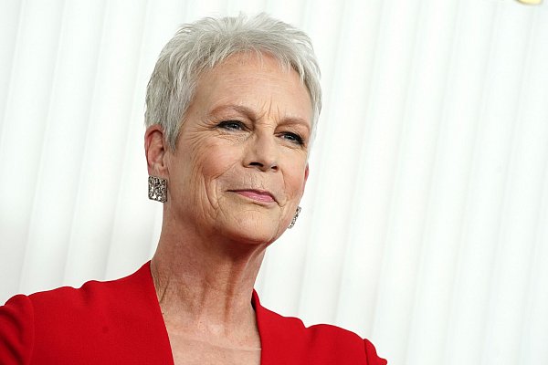 Oscar-Preisträgerin Jamie Lee Curtis hat sich vor den Flammen in Sicherheit gebracht. (Archivbild) - © Jordan Strauss/Invision via AP/dpa