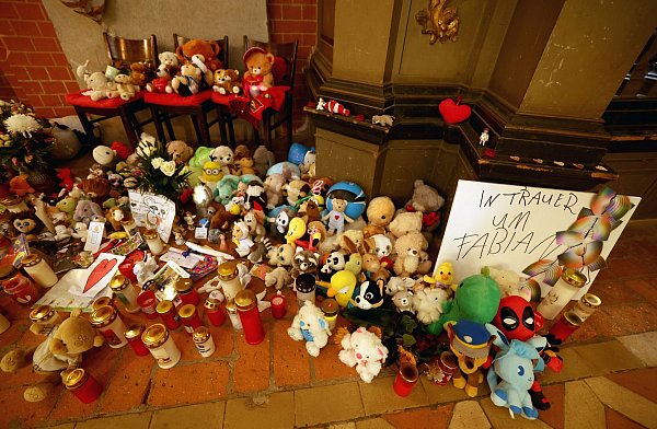 Die Polizei durchsucht im Zusammenhang mit dem gewaltsamen Tod des achtjährigen Fabians erneut Objekte. (Archivbild) - © Bernd Wüstneck/dpa
