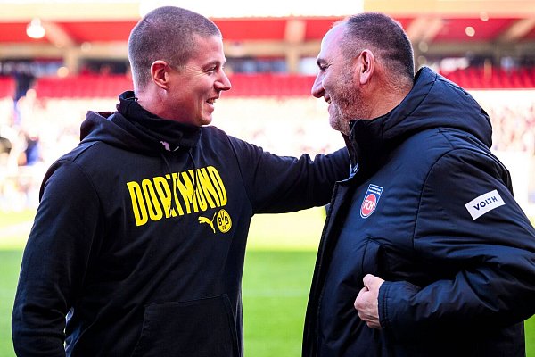 Mike Tullberg (l) saß in Heidenheim zum letzten als Interimstrainer auf der BVB-Bank. - © Tom Weller/dpa