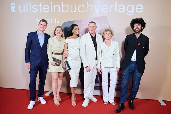 Zur Premiere kamen gleich mehrere Familienmitglieder. - © Annette Riedl/dpa