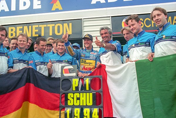 Ein Triumph des T-Shirt-Herstellers Benetton über die großen Teams der Formel 1. - © Harry Melchert/dpa