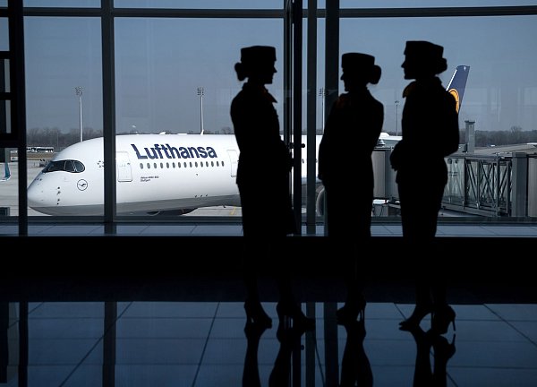 Beim fliegenden Personal will Lufthansa keine Jobs streichen. - © Sven Hoppe/dpa