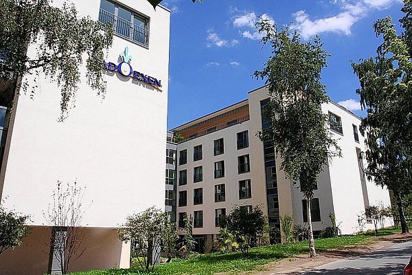 In einer U-Form ist der Neubau der Klinik Bad Oexen an der gleichnamigen Straße geplant worden. Oben unterm Dach gibt es acht Komfortzimmer mit Dachterrasse. - © FOTO: NICOLE SIELERMANN