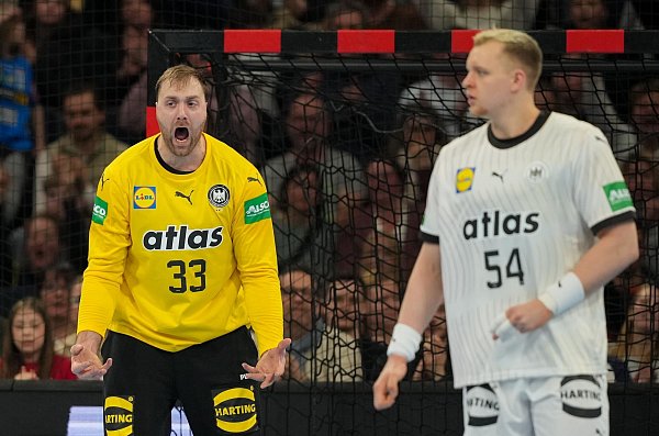 Torhüter Andi Wolff beschwerte sich lautstark über den Auftritt seiner Mitspieler. - © Soeren Stache/dpa
