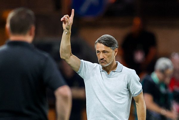Vorsicht! BVB-Coach Kovac warnt bei Nico Schlotterbeck - © Christoph Reichwein/dpa