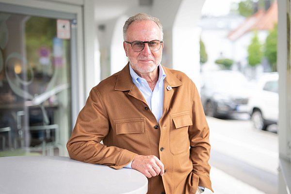 Es gibt eine weitere Ehrung für den langjährigen Bayern-Boss Karl-Heinz Rummenigge. - © Lukas Barth/dpa