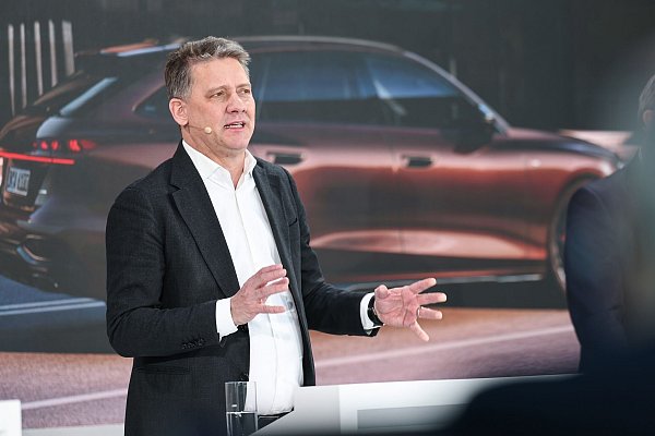 Audi-Chef Gernot Döllner reagiert unter anderem mit Stellenabbau auf die schwierige Situation. - © Daniel Löb/dpa