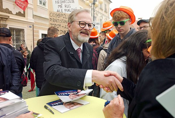 Das Mitte-Rechts-Bündnis des Ministerpräsidenten Petr Fiala liegt nach Teilergebnissen deutlich zurück. (Archivbild) - © Michael Heitmann/dpa