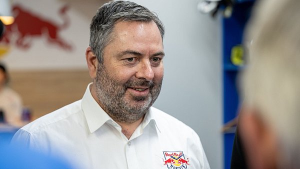 Aus Sicht von Christian Winkler, Manager des EHC Red Bull München, gehören Kaderumbrüche dazu. - © Ulrich Gamel/Bildagentur kolbert/dpa