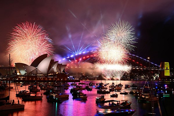Das Feuerwerk über dem Hafen von Sydney ist weltbekannt (Archivbild). - © Dan Himbrechts/AAP Image/AP/dpa