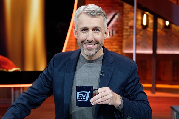 Sebastian Pufpaff sendet «TV total» nun gegen eine Art Neu-Version von «TV total» - © Henning Kaiser/dpa
