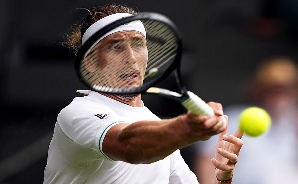 Alexander Zverev zeigt einen ganz schwachen Auftritt. - © Jordan Pettitt/PA Wire/dpa