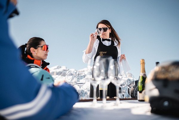 Denisa Seberová ist Sommelière aus Tschechien und schon ihr halbes Leben Südtirolerin. - © Fabian Leitner/Alta Badia/dpa-tmn