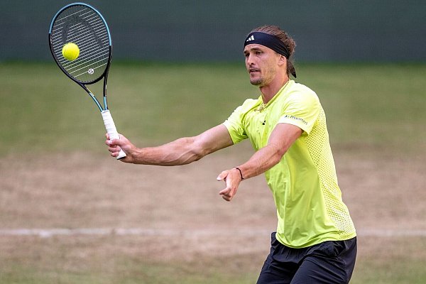 Alexander Zverev hat sich in Halle ins Viertelfinale gekämpft. - © David Inderlied/dpa