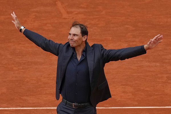 Rafael Nadal hat sich als Spieler vom Tennis verabschiedet. - © Thibault Camus/AP/dpa
