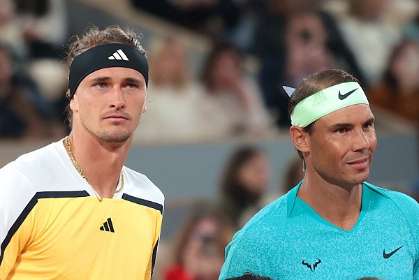 Arbeiten sie bald zusammen? Alexander Zverev (l) und Rafael Nadal. - © Frank Molter/dpa